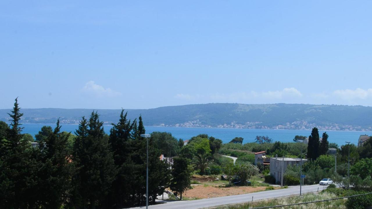 Apartments With A Parking Space Kastel Stafilic, Kastela - 21948 Екстериор снимка