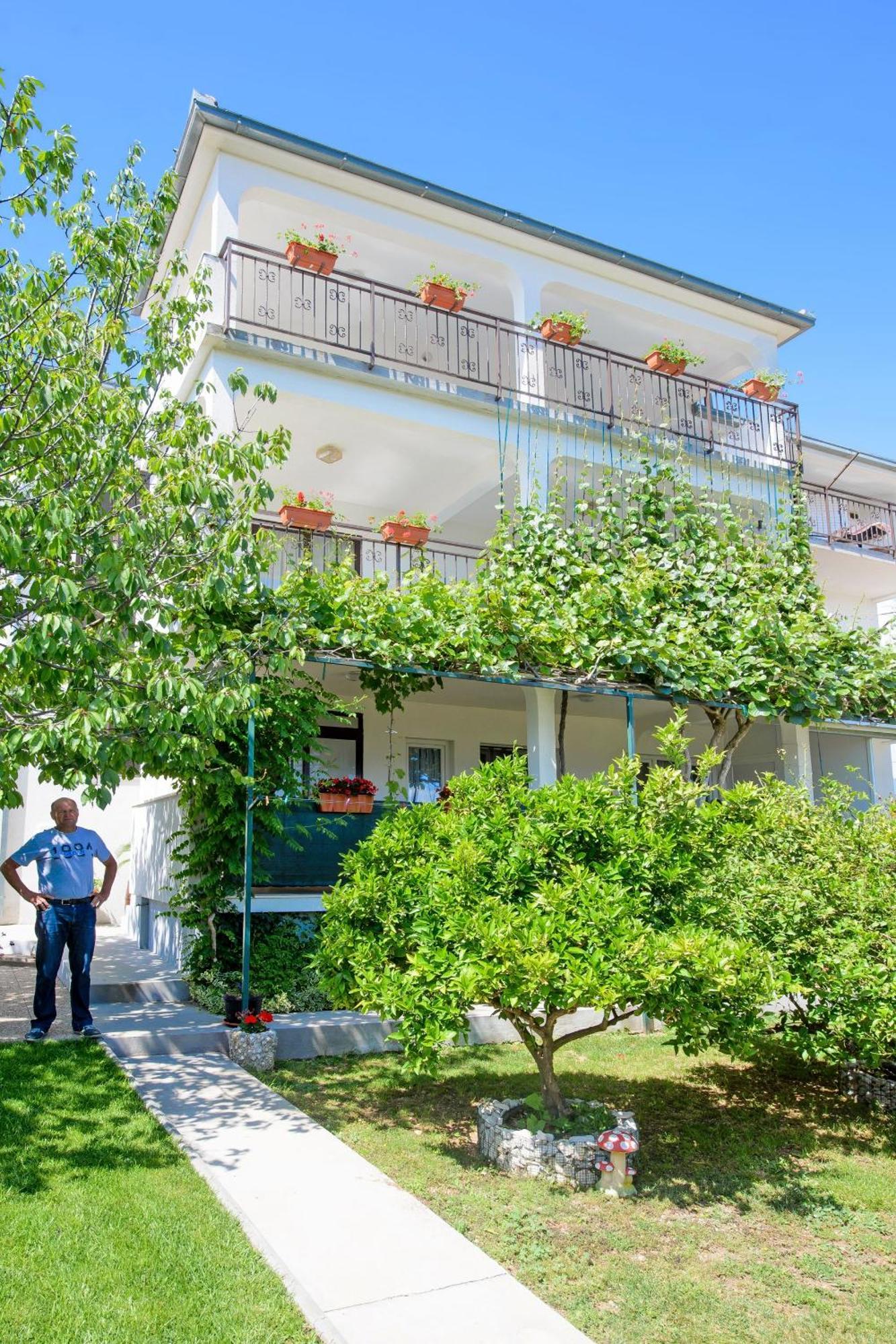 Apartments With A Parking Space Kastel Stafilic, Kastela - 21948 Екстериор снимка